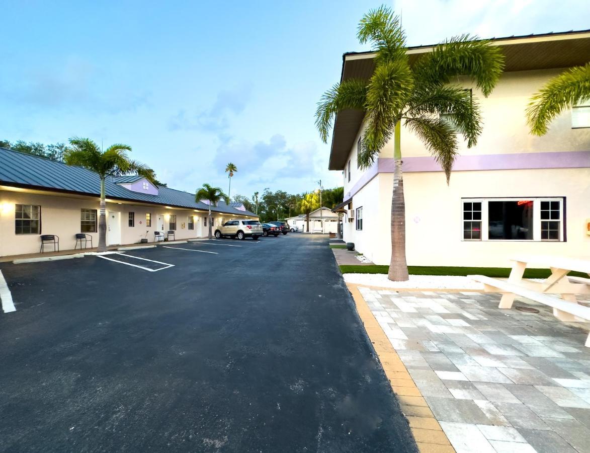 1K Bed Studio Apt With Shared Pool 06 Clearwater Exterior photo