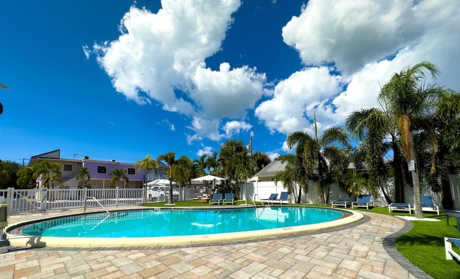 1K Bed Studio Apt With Shared Pool 06 Clearwater Exterior photo