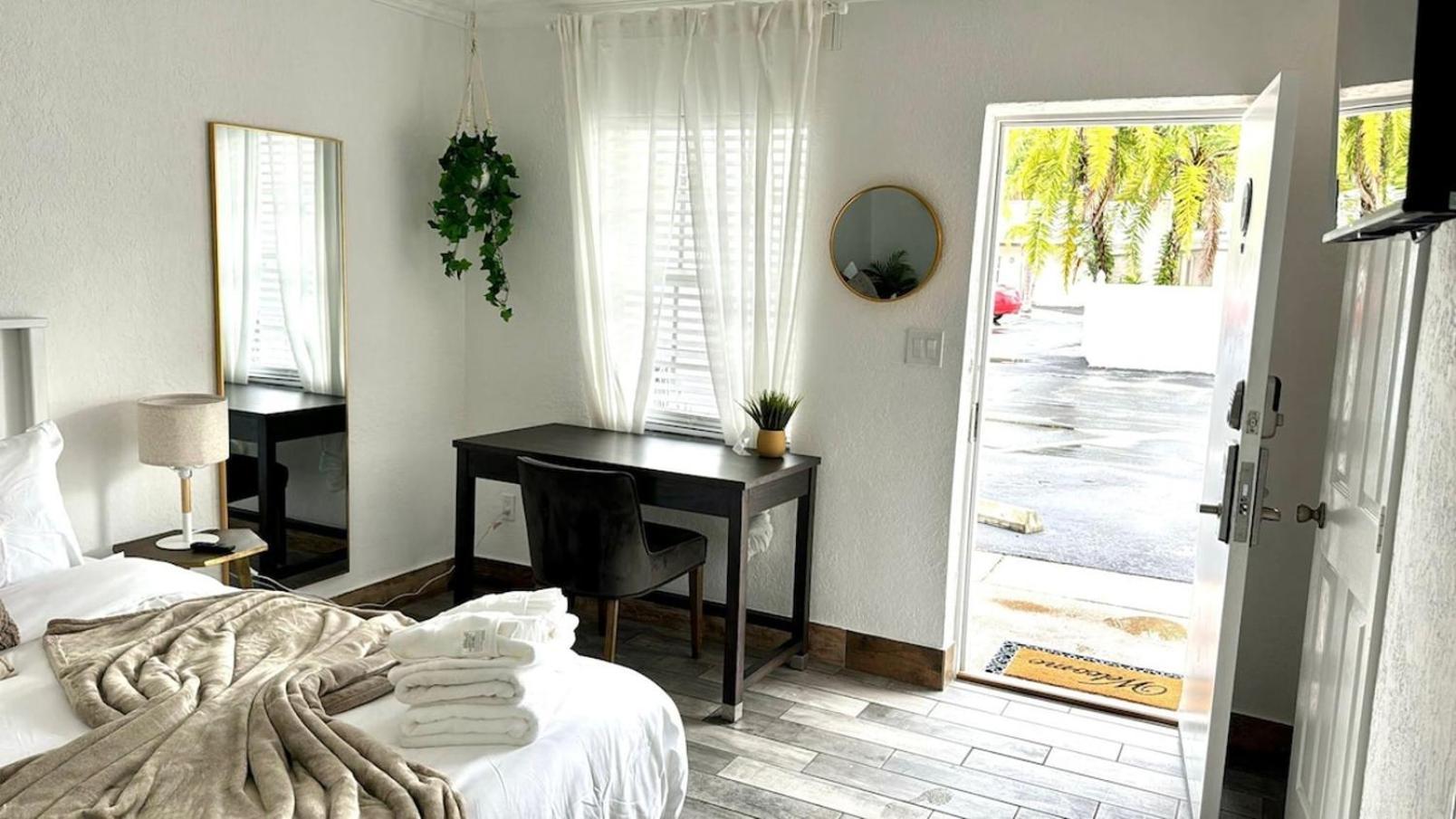 1K Bed Studio Apt With Shared Pool 06 Clearwater Exterior photo