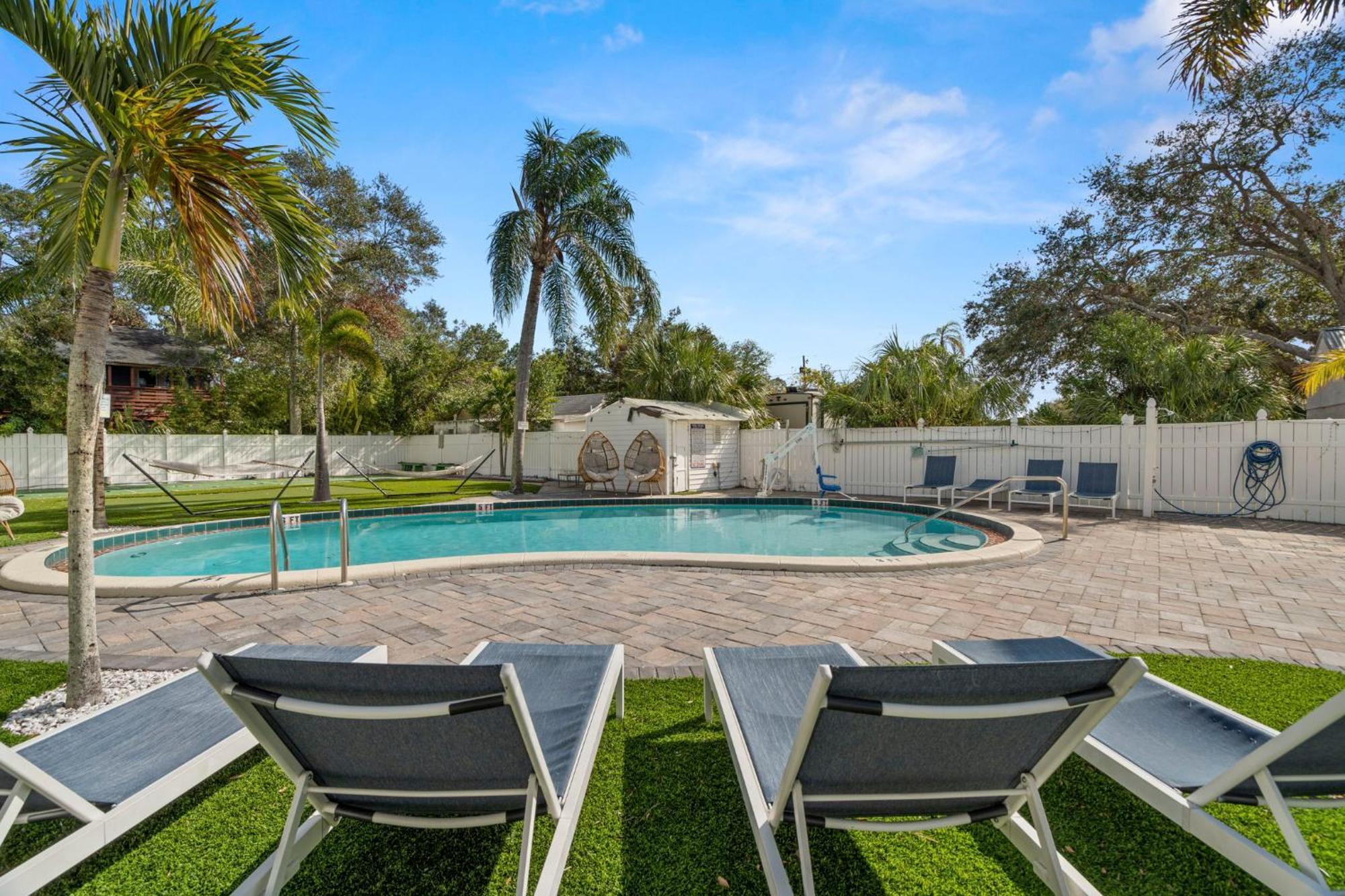 1K Bed Studio Apt With Shared Pool 06 Clearwater Exterior photo